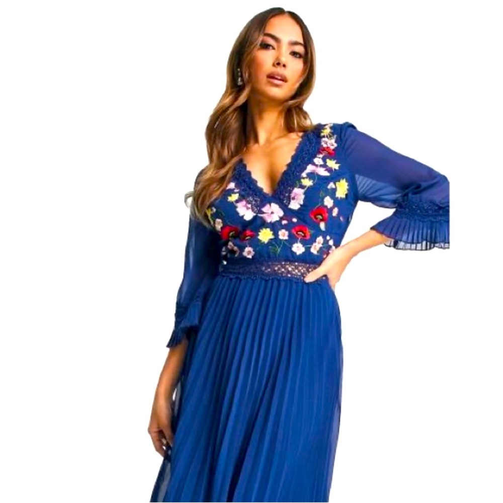 ASOS embroidered flattering dress size small, size 4
